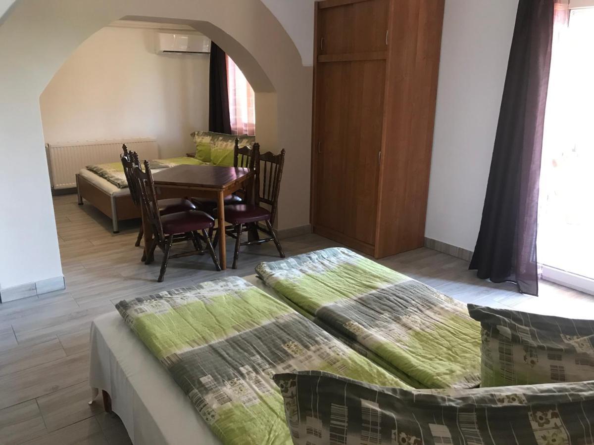 Famvarga Apartmanhaz Apartment Balatonfenyves Ngoại thất bức ảnh